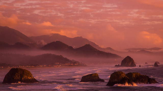 Beach mountains pink sky clouds free wallpaper for desktop - medium preview image