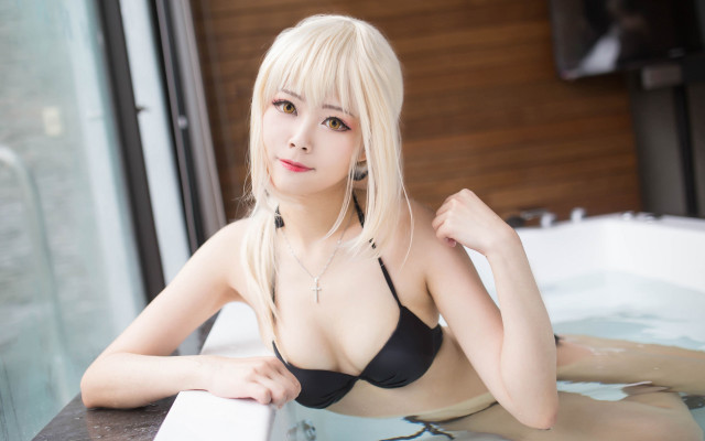 Woman bikini bathtub towel blonde free wallpaper for desktop - medium preview image