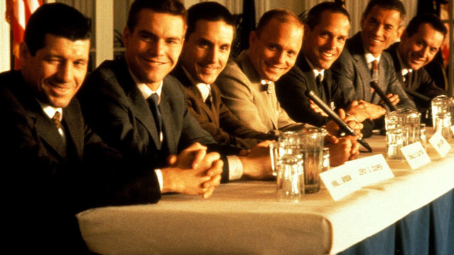 Men table water microphone discussion free wallpaper for desktop - medium preview image