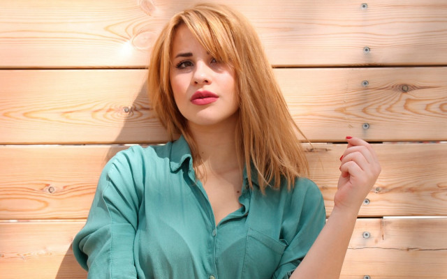 Ayshia taskin blonde blue shirt free wallpaper for desktop - medium preview image