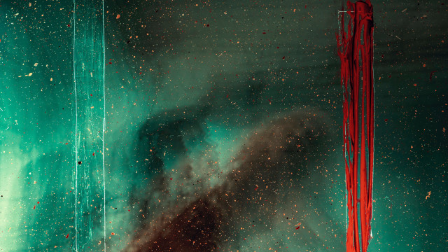 Red pole center black white free wallpaper for desktop - medium preview image