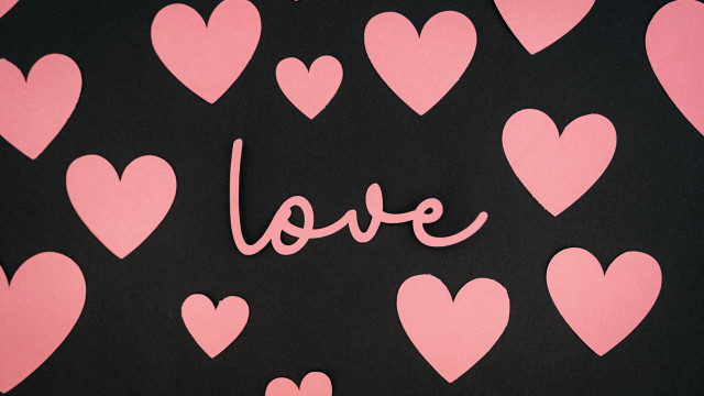 Black pink hearts love typographic free wallpaper for desktop - medium preview image