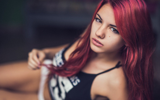 Redhair posing portrait cosplay blurry free wallpaper for desktop - medium preview image