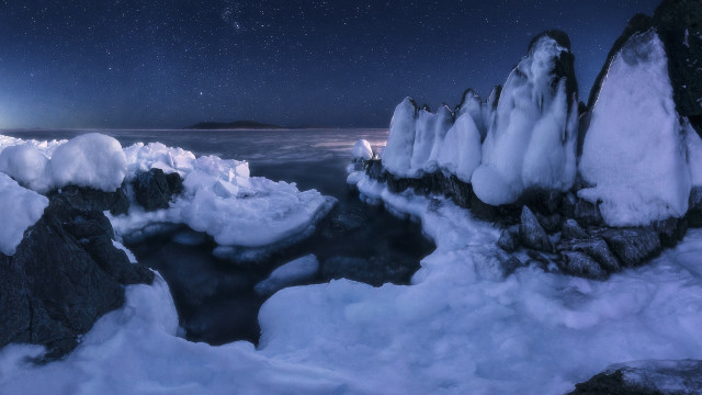 Night shoreline snow ice moon free wallpaper for desktop - medium preview image