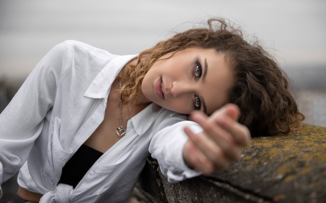 Woman smiling wall brown eyes free wallpaper for desktop - medium preview image