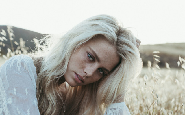 Blonde woman field tall grass #2 free wallpaper for desktop - medium preview image