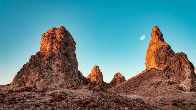 Full moon desert rocks blue free wallpaper for desktop - medium preview image