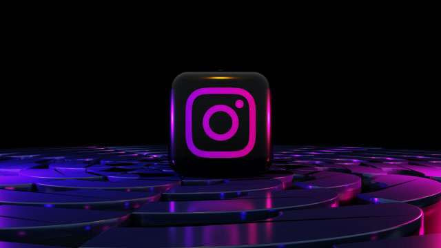 Purple instagram logo pincushion 3d free wallpaper for desktop - medium preview image