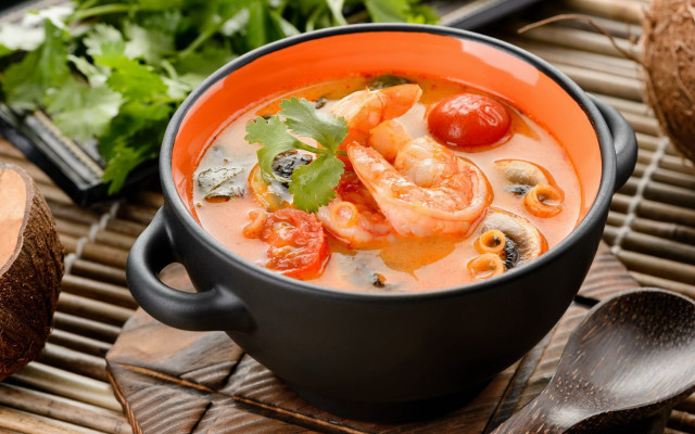 Bowl soup shrimp tomatoes mushrooms free wallpaper for desktop - medium preview image