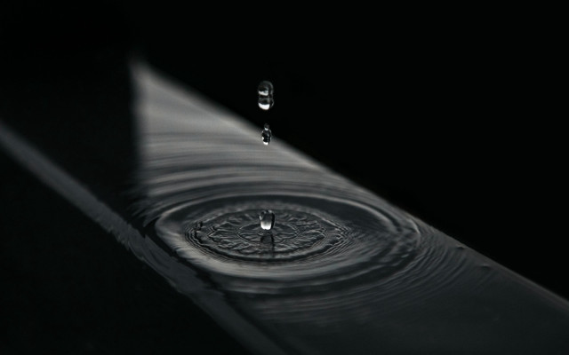 Water drop black and white free wallpaper for desktop - medium preview image