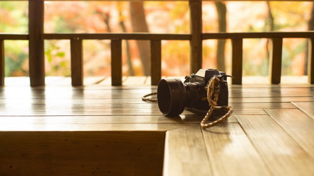 Camera chain sunset indoors blurry free wallpaper for desktop - medium preview image