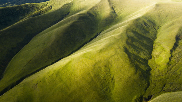 Green mountain plane clouds landscape free wallpaper for desktop - medium preview image