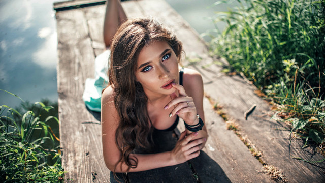 Woman dock surprised blue eyes free wallpaper for desktop - medium preview image