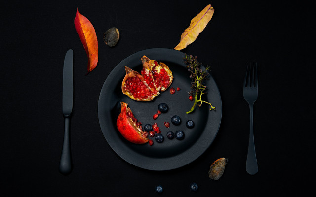 Plate pomegranate knife fork minimalism free wallpaper for desktop - medium preview image