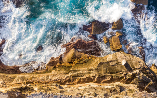Bird rock ocean waves splashing free wallpaper for desktop - medium preview image