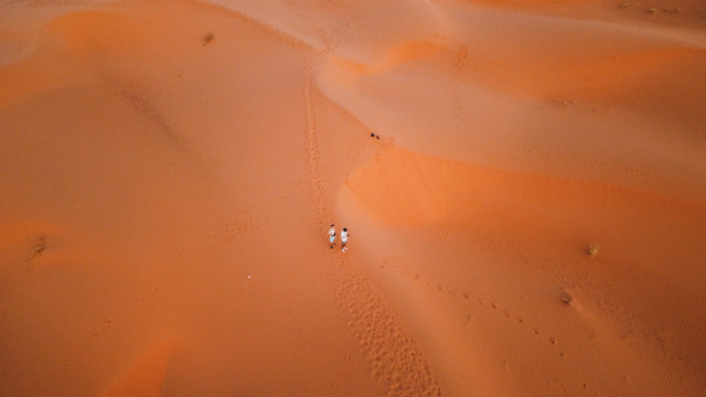 Desert people vehicle sunset sky free wallpaper for desktop - medium preview image