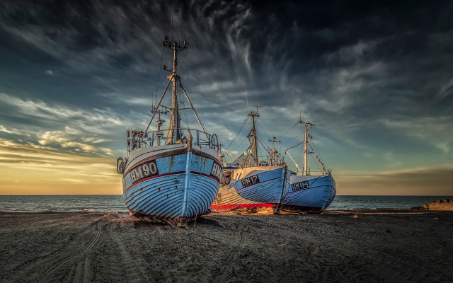 Beach boats clouds sunset ocean free wallpaper for desktop - medium preview image