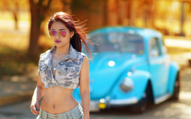 Blue shirt woman walking street free wallpaper for desktop - medium preview image