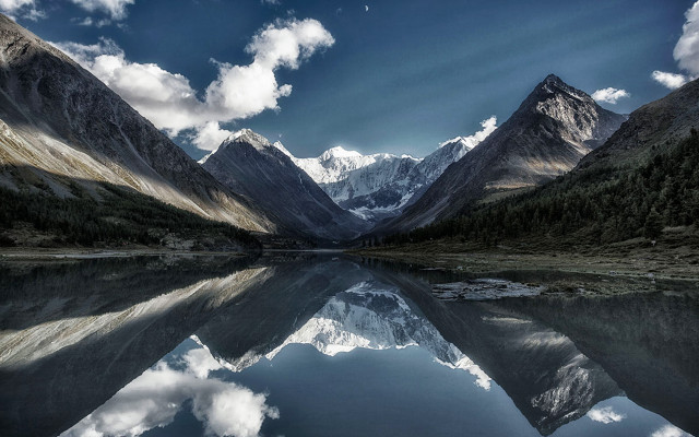 Mountain range lake clouds reflections free wallpaper for desktop - medium preview image