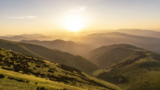 Mountain range sunset sunshine ocean free wallpaper for desktop - medium preview image