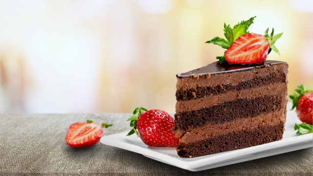 Chocolate cake strawberries plate blurry free wallpaper for desktop - medium preview image