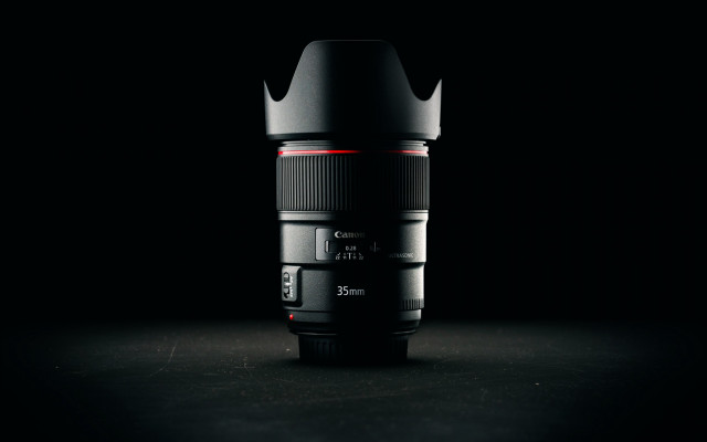 Camera lens red light black free wallpaper for desktop - medium preview image