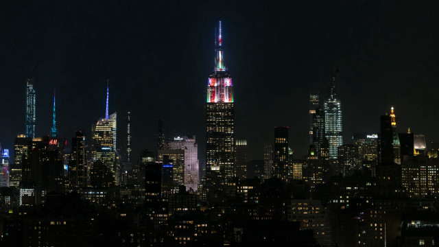 City skyline tall building night #5 free wallpaper for desktop - medium preview image