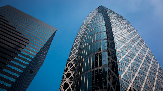 Tall building sky clouds urban free wallpaper for desktop - medium preview image