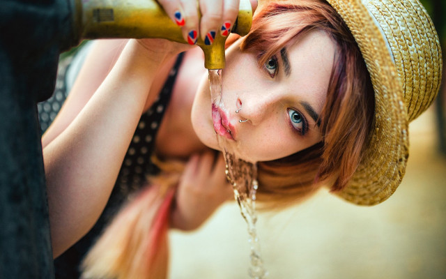 Woman hat wine pole chain free wallpaper for desktop - medium preview image