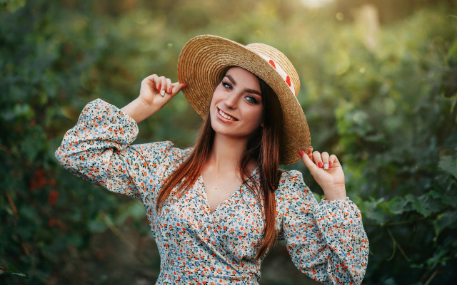 Woman hat dress forest portrait free wallpaper for desktop - medium preview image