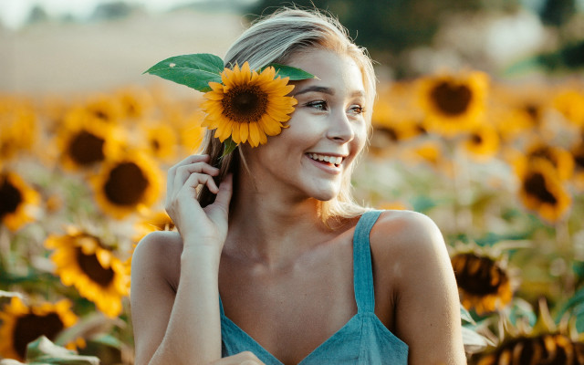 Woman sunflower smiling field summer free wallpaper for desktop - medium preview image