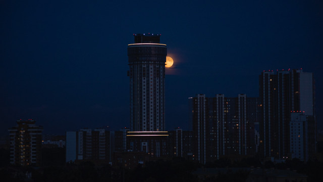 Full moon cityscape brutalism architecture free wallpaper for desktop - medium preview image