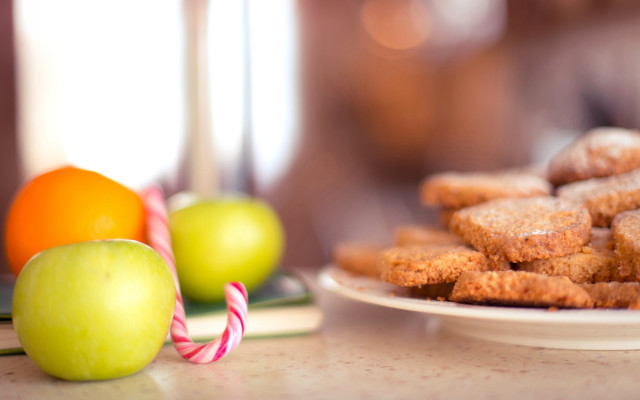 Food plate candycane fruit blurry free wallpaper for desktop - medium preview image