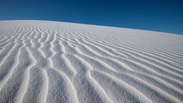 White sand dune blue sky #5 free wallpaper for desktop - medium preview image