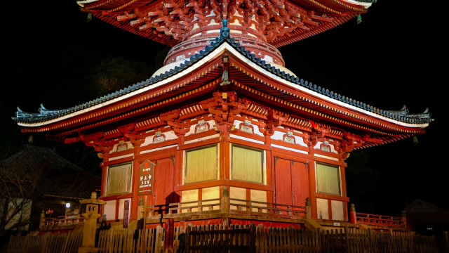 Red tower night japan architecture free wallpaper for desktop - medium preview image