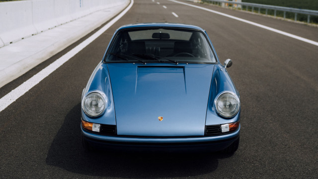 Blue car bridge building puzzle free wallpaper for desktop - medium preview image