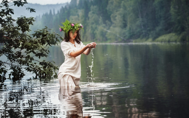 Woman white dress water flower free wallpaper for desktop - medium preview image