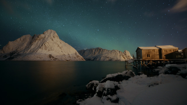 Snowy shore night sky mountains free wallpaper for desktop - medium preview image