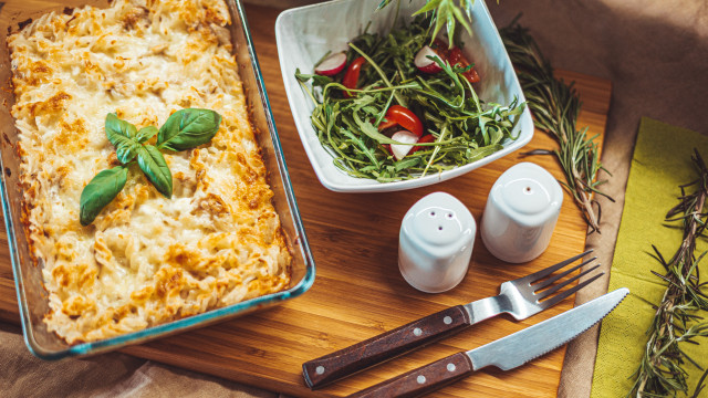 Casserole salad knife cuttingboard fork free wallpaper for desktop - medium preview image