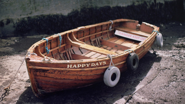 Wooden boat happy days tag free wallpaper for desktop - medium preview image