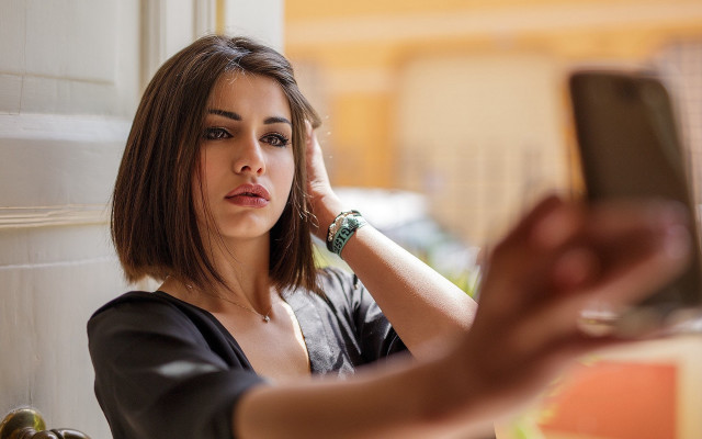 Woman cellphone holding brown eyes free wallpaper for desktop - medium preview image