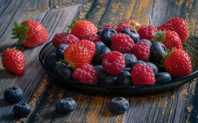 Berries blueberries wooden table still free wallpaper for desktop - medium preview image