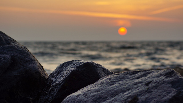 Sunset ocean rocks water moon free wallpaper for desktop - medium preview image