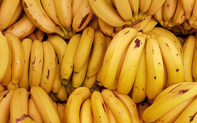 Ripe banana pile brown spots free wallpaper for desktop - medium preview image