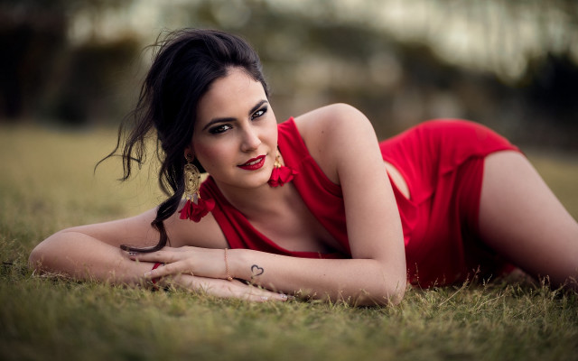 Woman red dress grass portrait free wallpaper for desktop - medium preview image