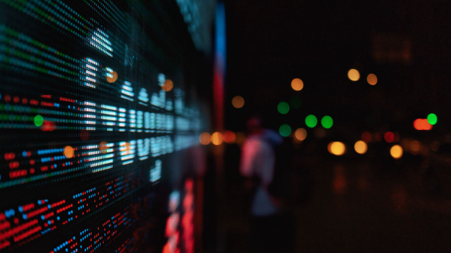 Night cityscape bokeh automatiste shallow free wallpaper for desktop - medium preview image