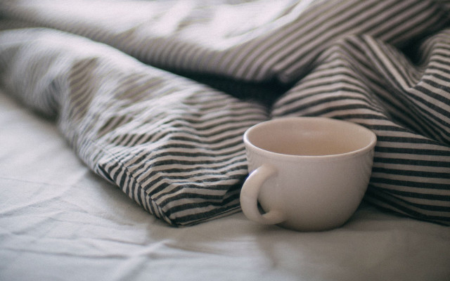 Coffee cup bed blanket morning free wallpaper for desktop - medium preview image