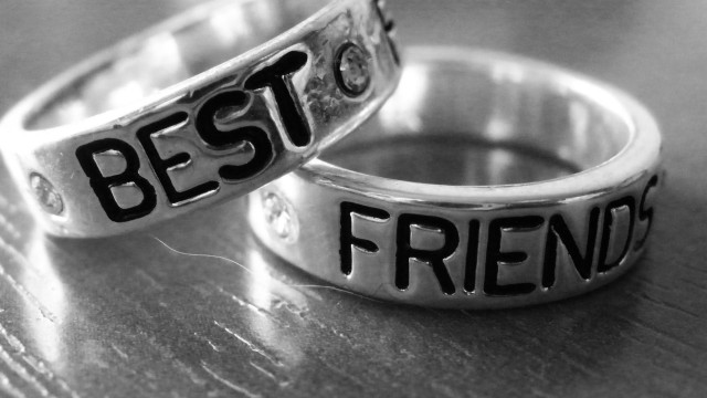 Best friends rings together table free wallpaper for desktop - medium preview image