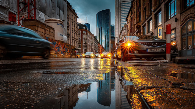 Rainy city street cars buildings free wallpaper for desktop - medium preview image
