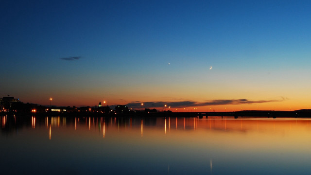 Lake city sunset crescent moon free wallpaper for desktop - medium preview image